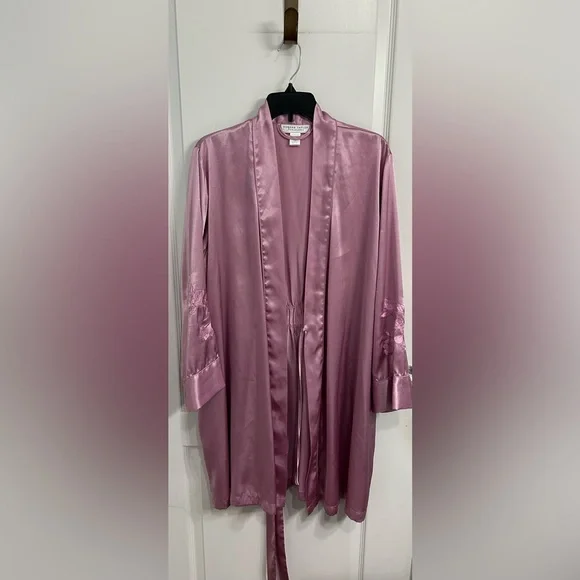 Morgan Taylor Intimates Robe - Picture 1 of 4